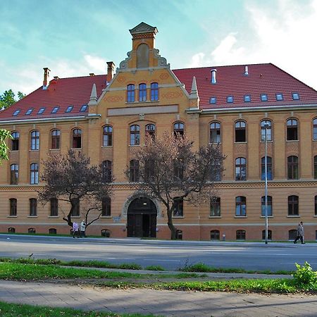 Younior-Hotel Stralsund Exterior foto